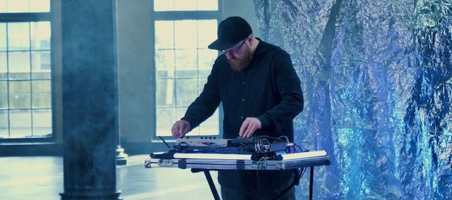 Kristoffer Lislegaard performing live